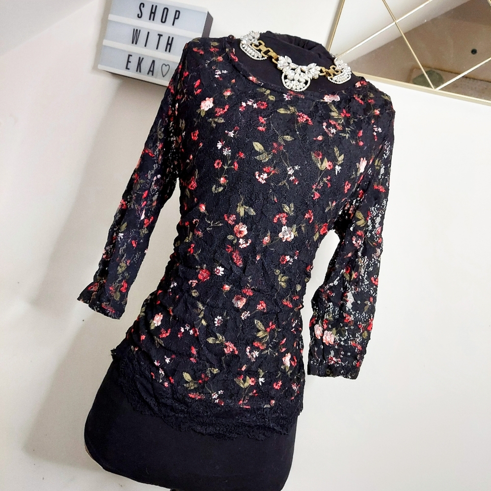 Long-sleeved floral lace top